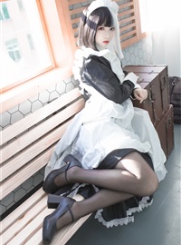 Rabbit Playing with Reflection VOL.073 Black and White Maid(30)
